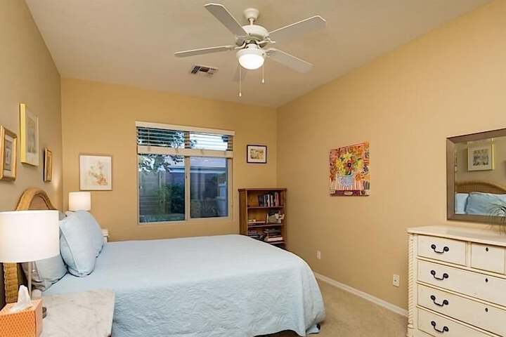 Room 4 of 33