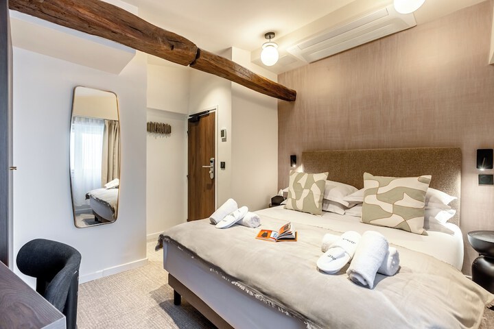 Room 46 of 82