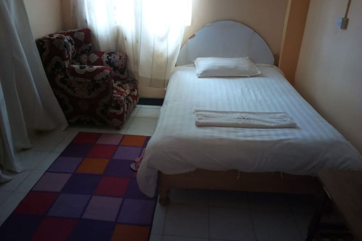 Room 9 of 13