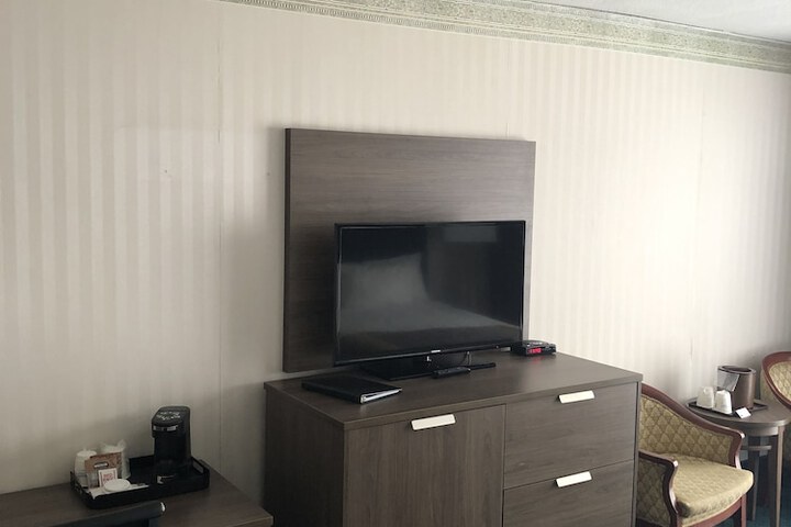 Room 15 of 53
