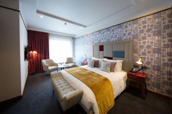 Room 32 of 65