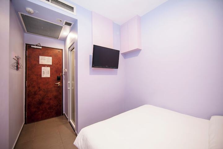 Room 8 of 36