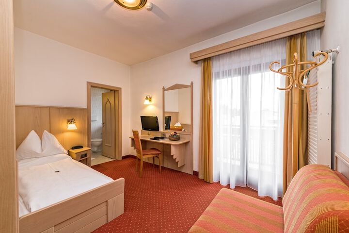 Room 9 of 62