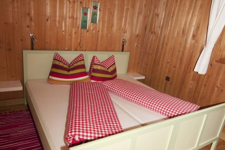 Room 2 of 11