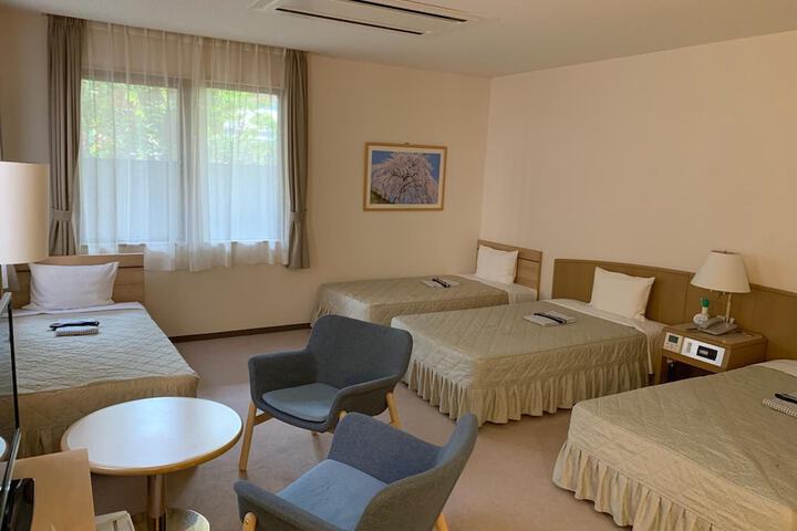Room 6 of 22