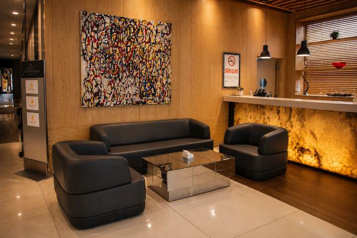 Lounge 86 of 92