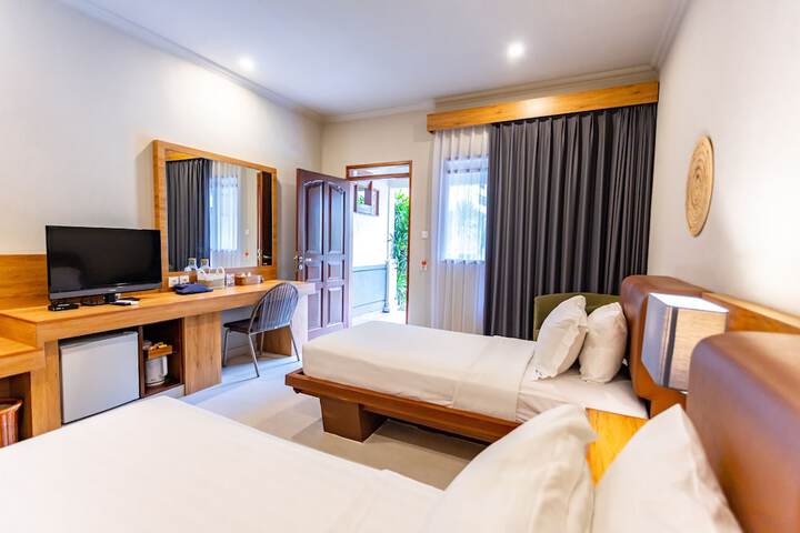 Room 28 of 103