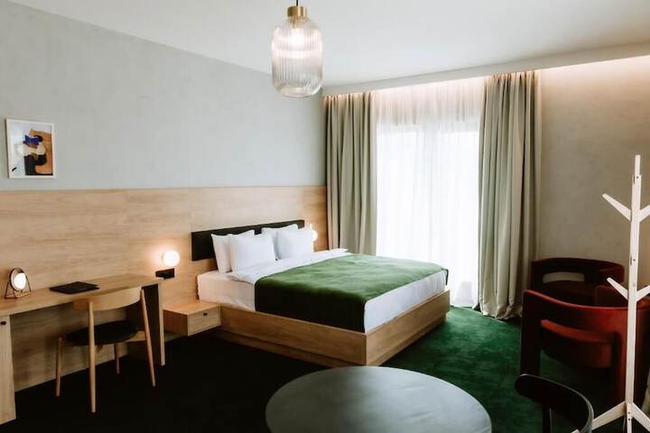 Room 2 of 62