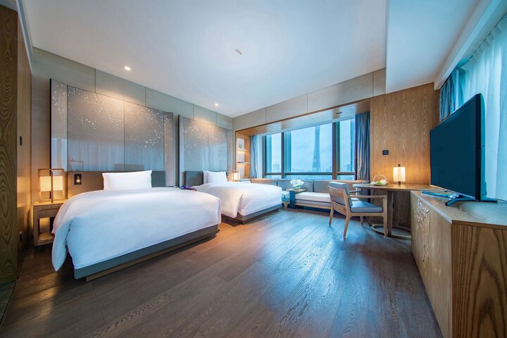 Room 5 of 105
