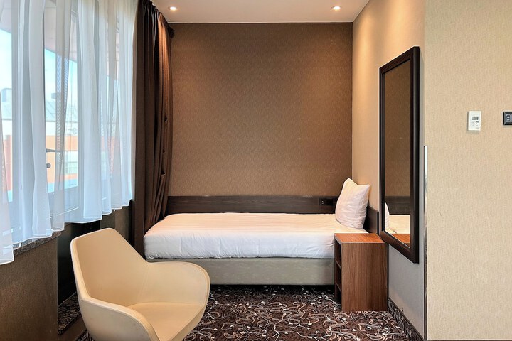 Room 12 of 39