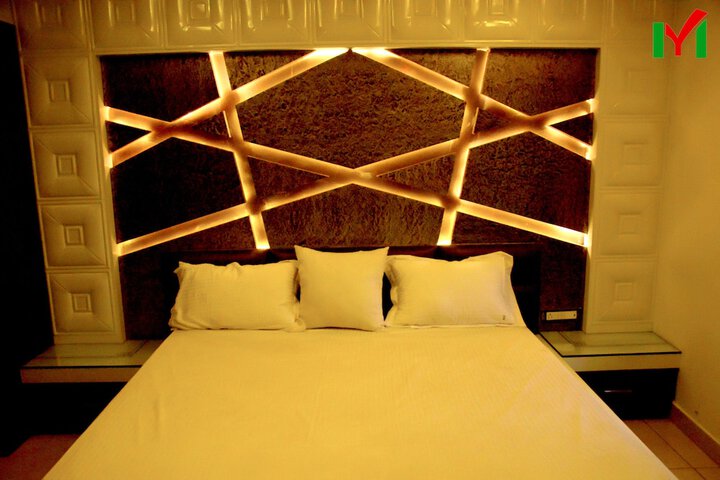 Room 19 of 37