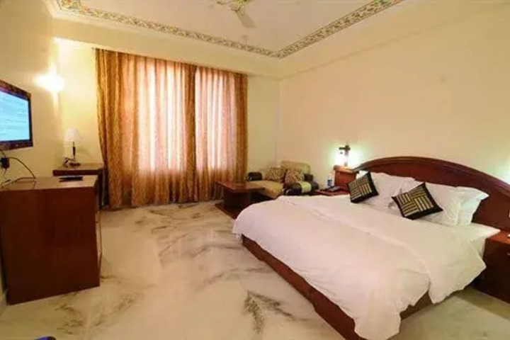Room 3 of 12