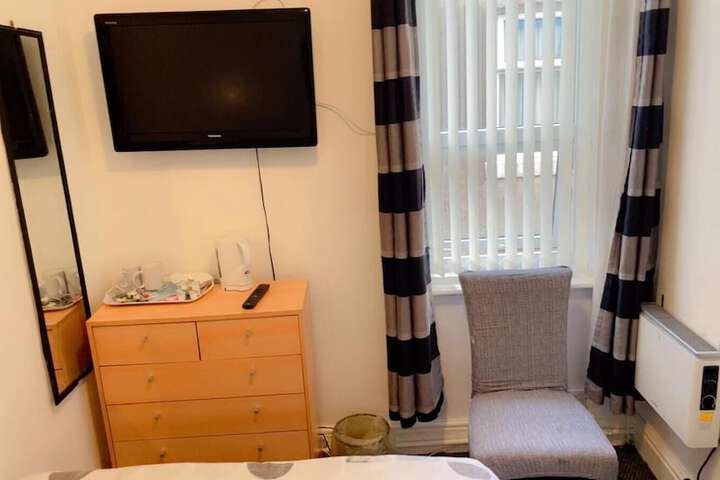 Room 27 of 143