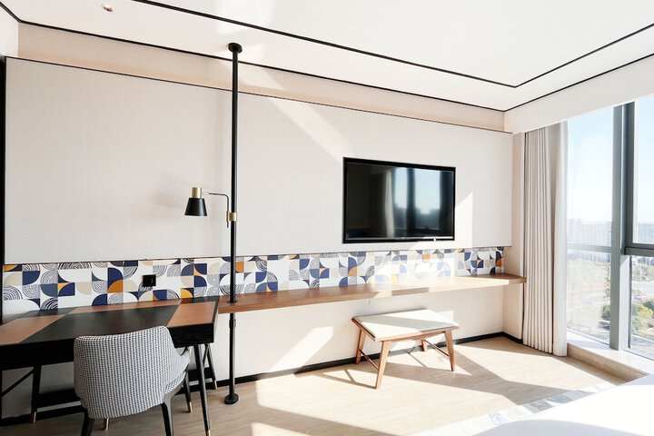 Room 10 of 42