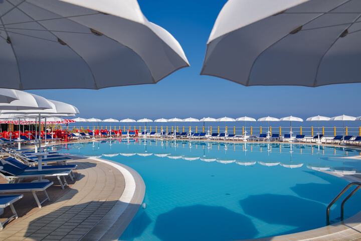 Pool Hotel