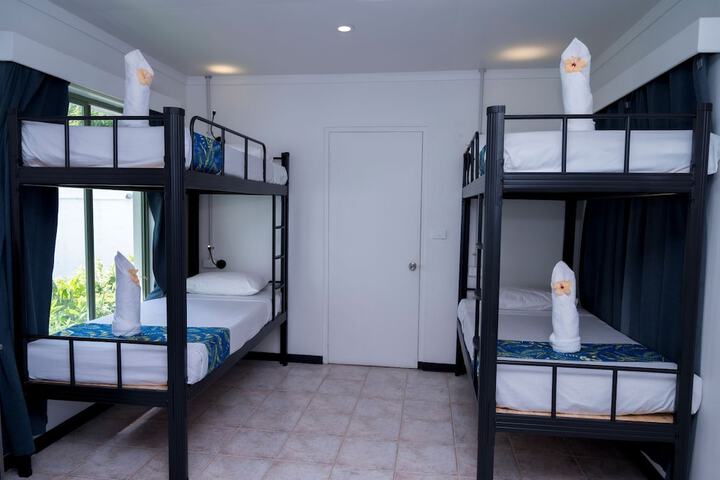 Room 9 of 42