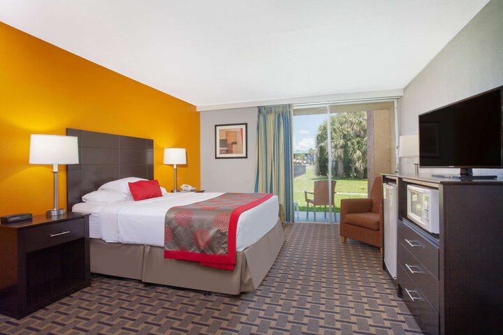 2 Queen Beds (4 of 8)