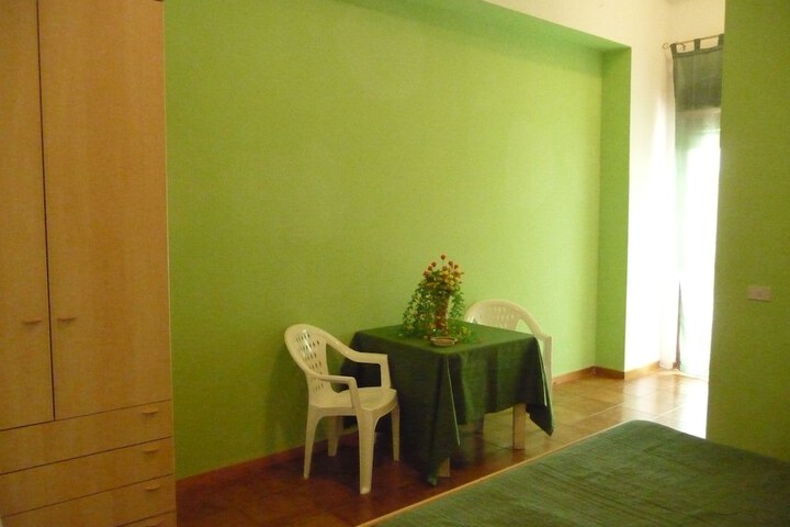 Room 6 of 65