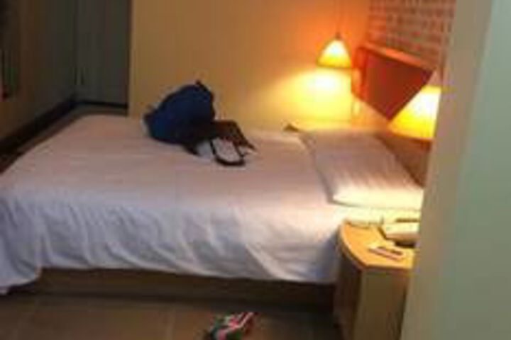 Room 11 of 20