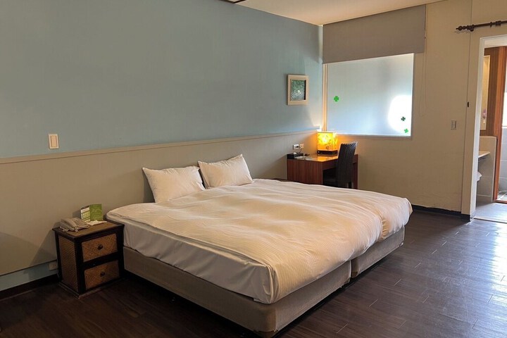 Room 26 of 108