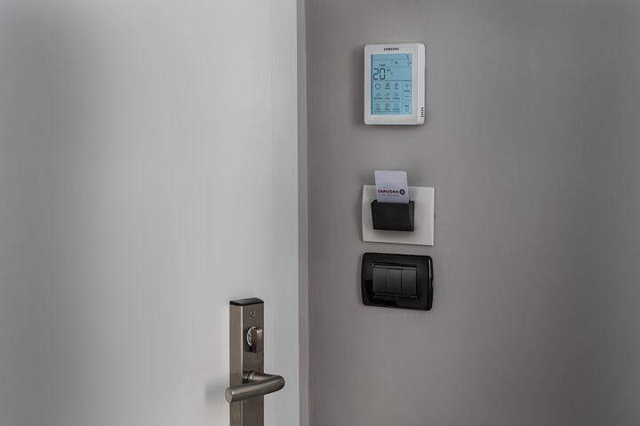 Room 6 of 36