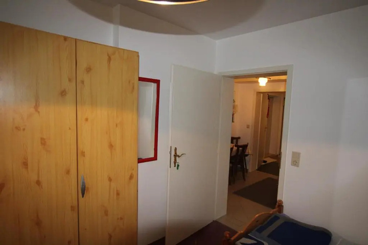 Room 4 of 12