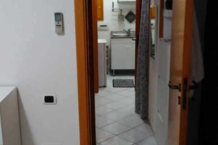 Room 5 of 9