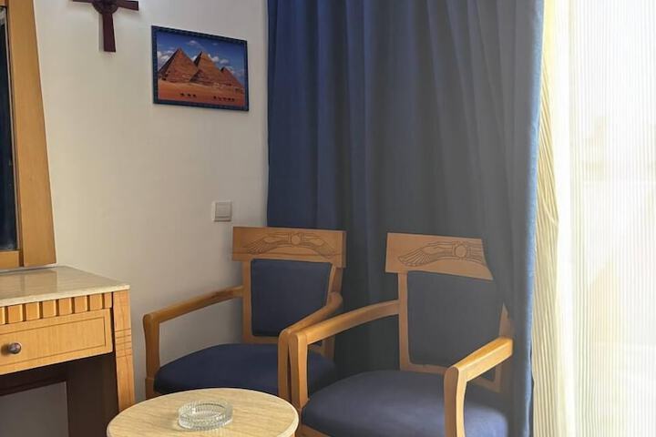 Room 12 of 117