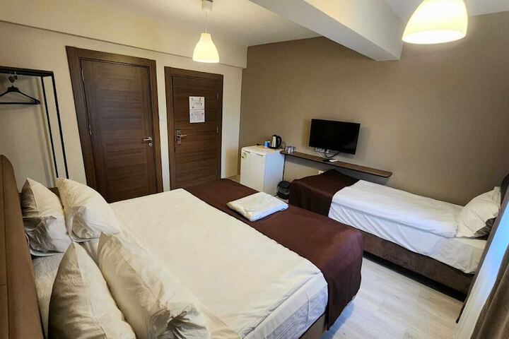 Room 11 of 33
