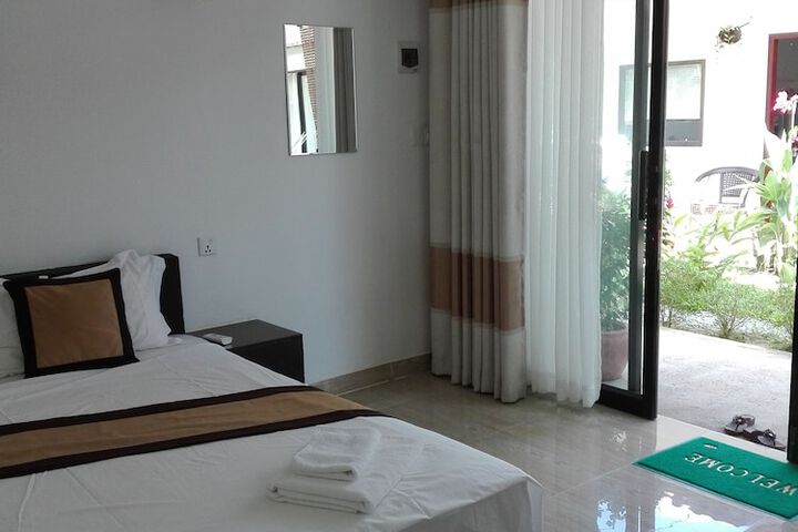 Room 6 of 33