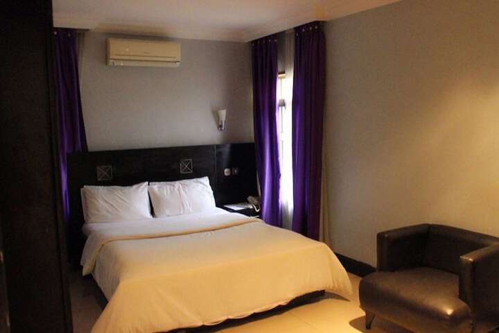 Room 9 of 35