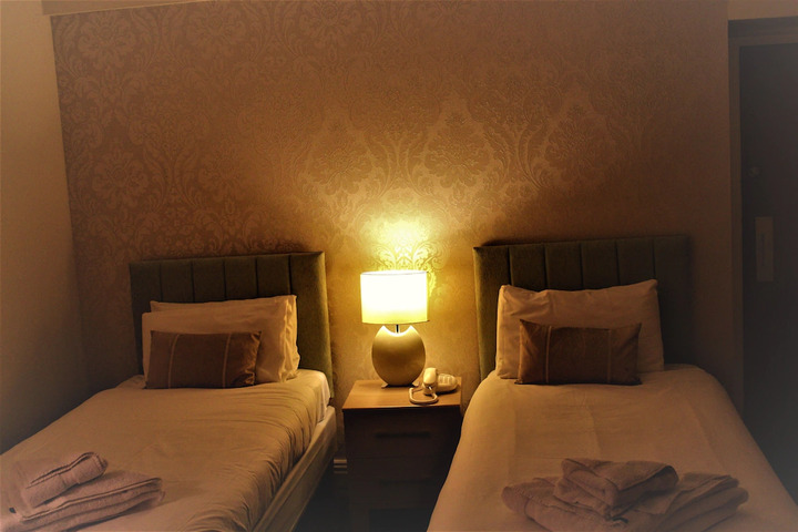 Room 2 of 7