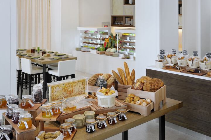 Breakfast/Coffee Service 44 of 73