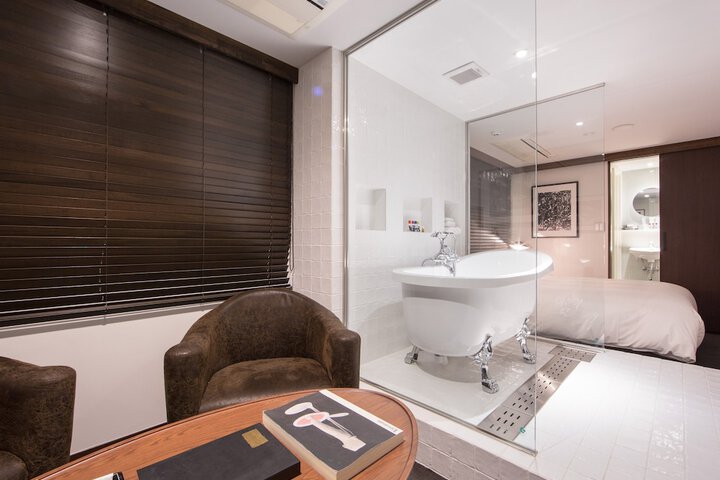 Room 3 of 25