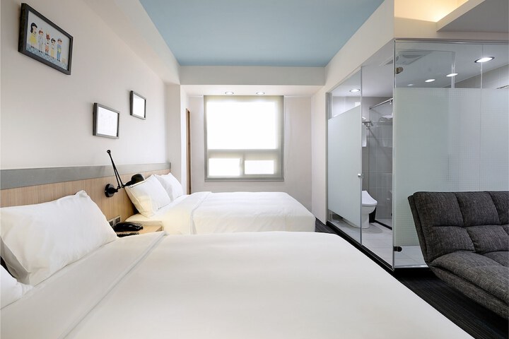 Room 13 of 45
