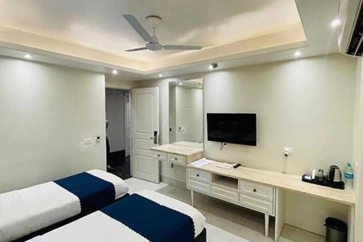 Room 12 of 22