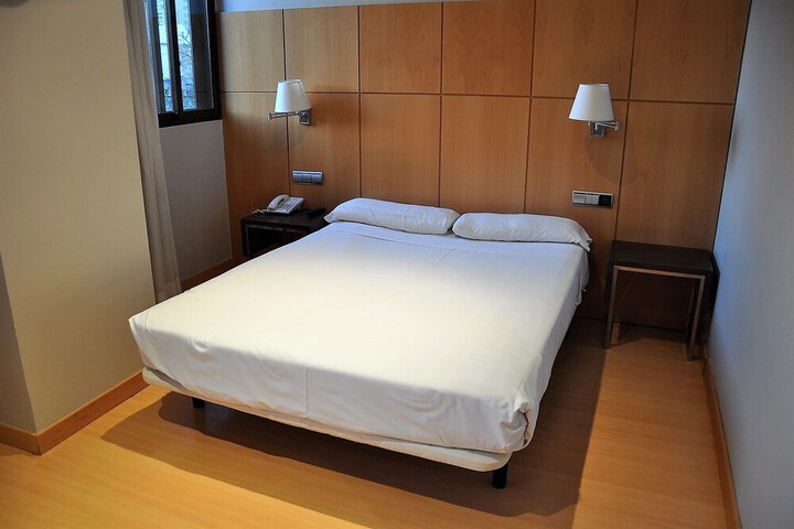 Room 9 of 31
