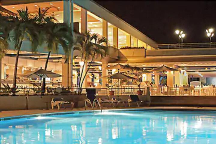 Hotel Pool