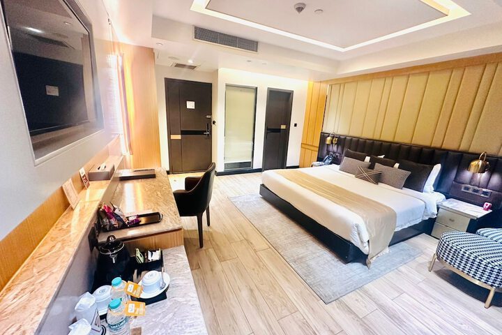 Room 36 of 62