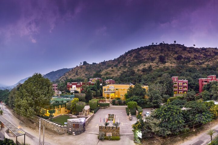 Hotel with Pool