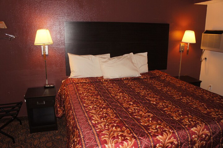 Standard Room, 1 King Bed