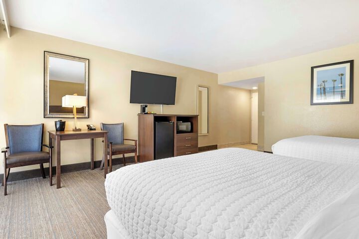 2 Double Beds (1 of 12)