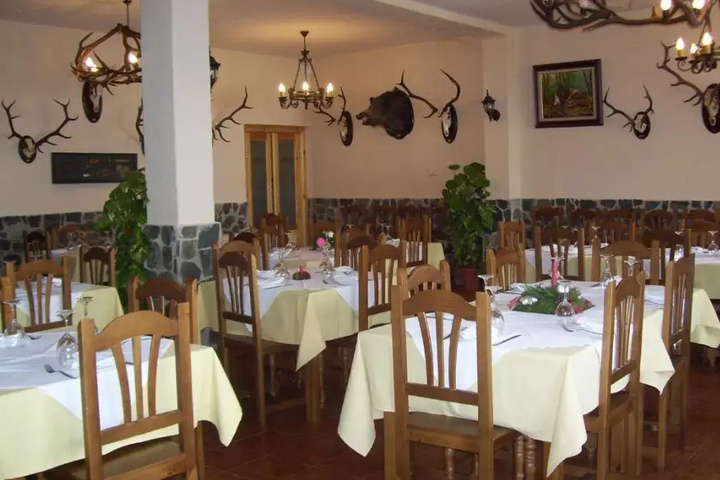 Dining 8 of 8