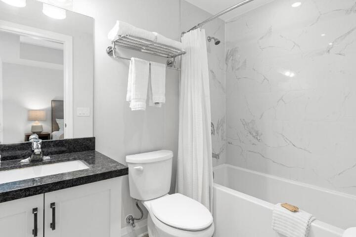 Suite Premier with Views (5 of 8)