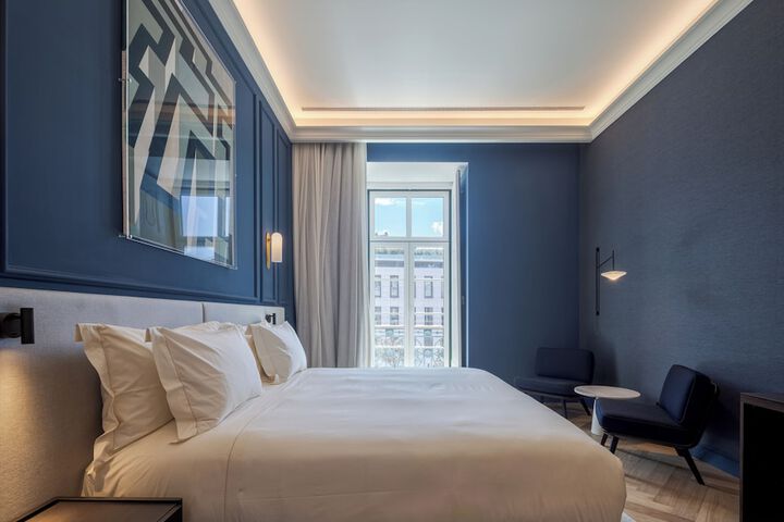 Room 10 of 80