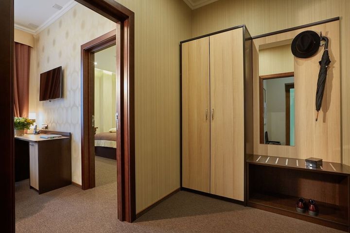Room 13 of 34