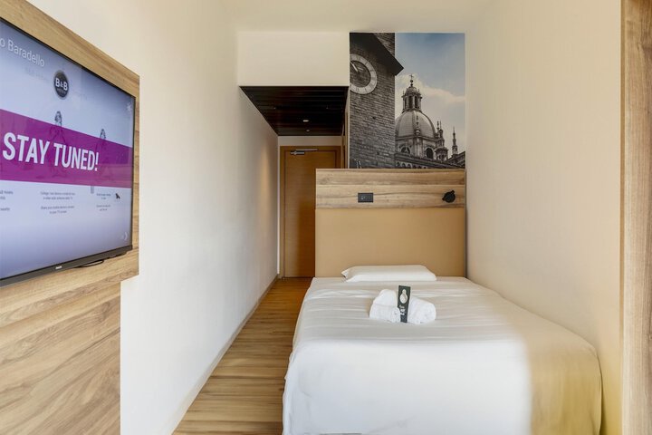 Room 17 of 38