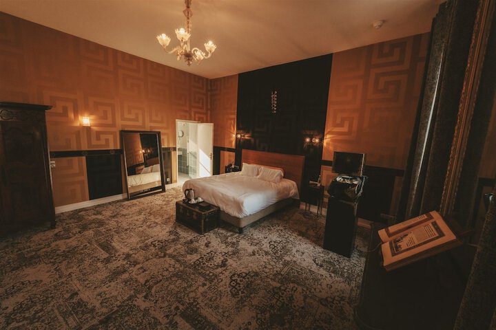 Room 13 of 24