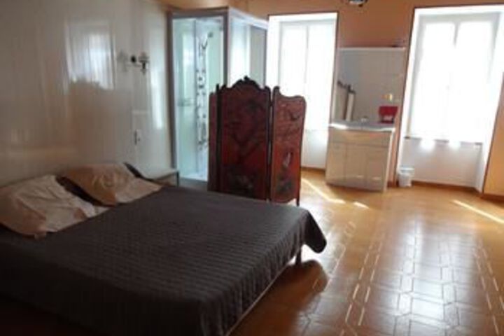 Room 11 of 21
