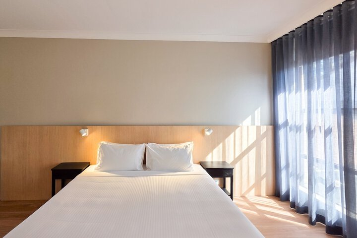 Room 10 of 37